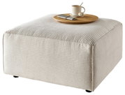 Beiger, quadratischer Hocker mit gerippter Textur, darauf ein Holztablett mit einer Tasse Kaffee und Besteck, seitliche Perspektive