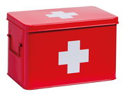 Rote Medizinbox aus Metall mit weißem Kreuz, seitliche Perspektive