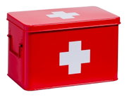 Rote Medizinbox aus Metall mit weißem Kreuz, seitliche Perspektive