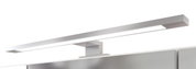 Moderne LED-Leuchte auf einem Spiegelschrank, seitliche Perspektive