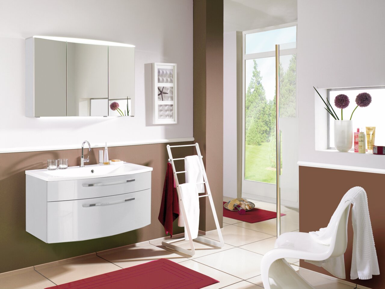 Puris Badblock SPEED Moderner Badblock mit weißem Waschbecken und Spiegel, seitliche Perspektive