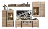 Moderne Wohnwand in Holzoptik mit TV-Schrank, Vitrine und Wandregal, frontal betrachtet.
