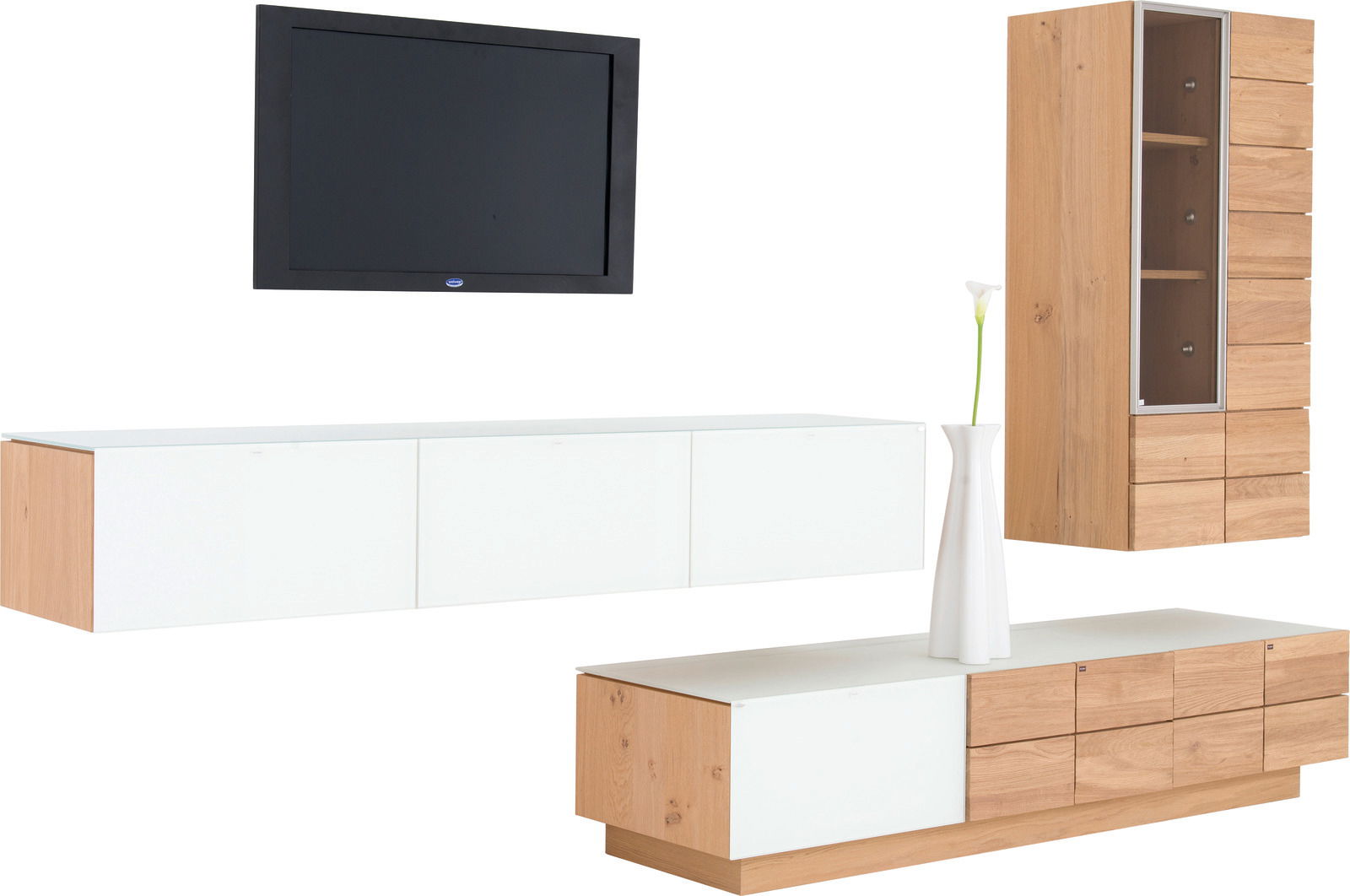 Moderne Wohnwand in Holzoptik mit weißem Hochglanz, bestehend aus einem hängenden TV-Board, einem stehenden Sideboard und einem hohen Vitrinenschrank, seitliche Perspektive.