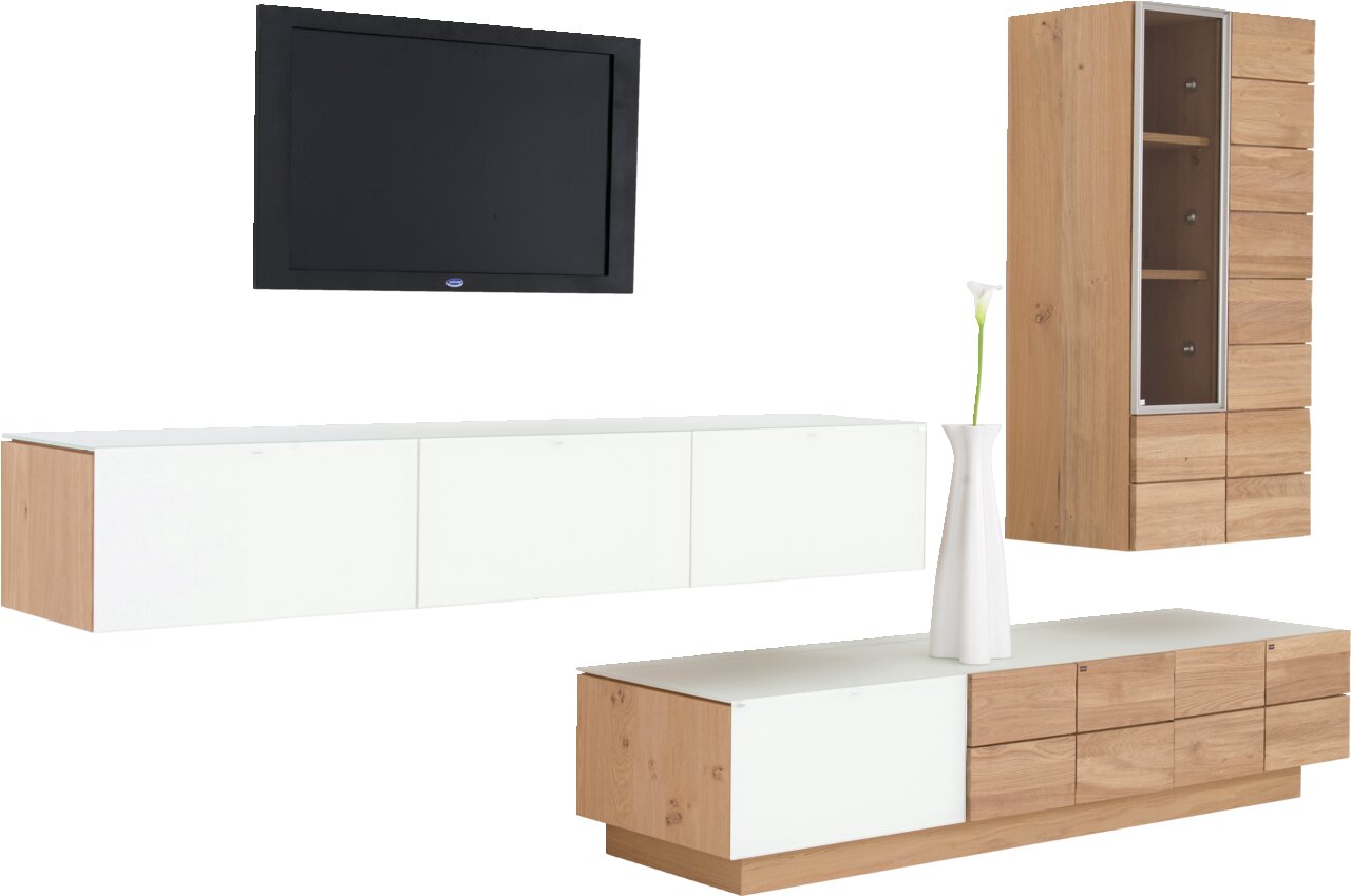 Voglauer Wohnwand (ohne Beleuchtung) VMONTANARA Moderne Wohnwand in Holzoptik mit weißem Hochglanz, bestehend aus einem hängenden TV-Board, einem stehenden Sideboard und einem hohen Vitrinenschrank, seitliche Perspektive.