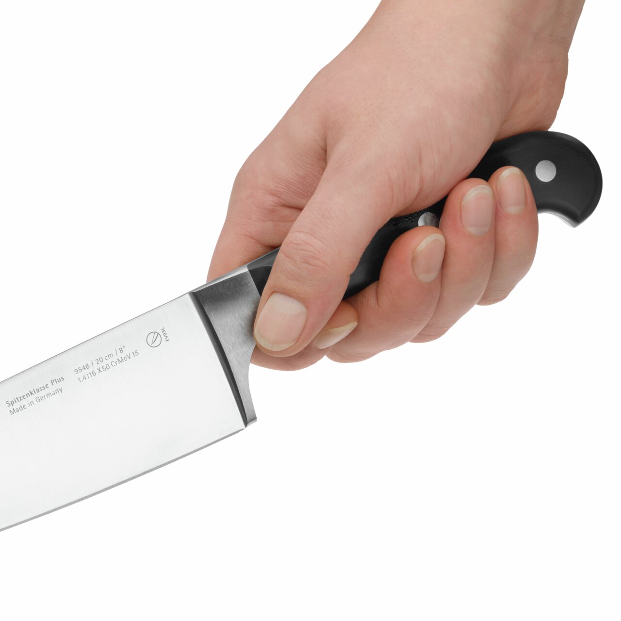 Nahaufnahme eines Küchenmessers der Serie Spitzenklasse Plus, gehalten in einer Hand, mit schwarzem Griff und Edelstahlklinge, seitliche Perspektive.