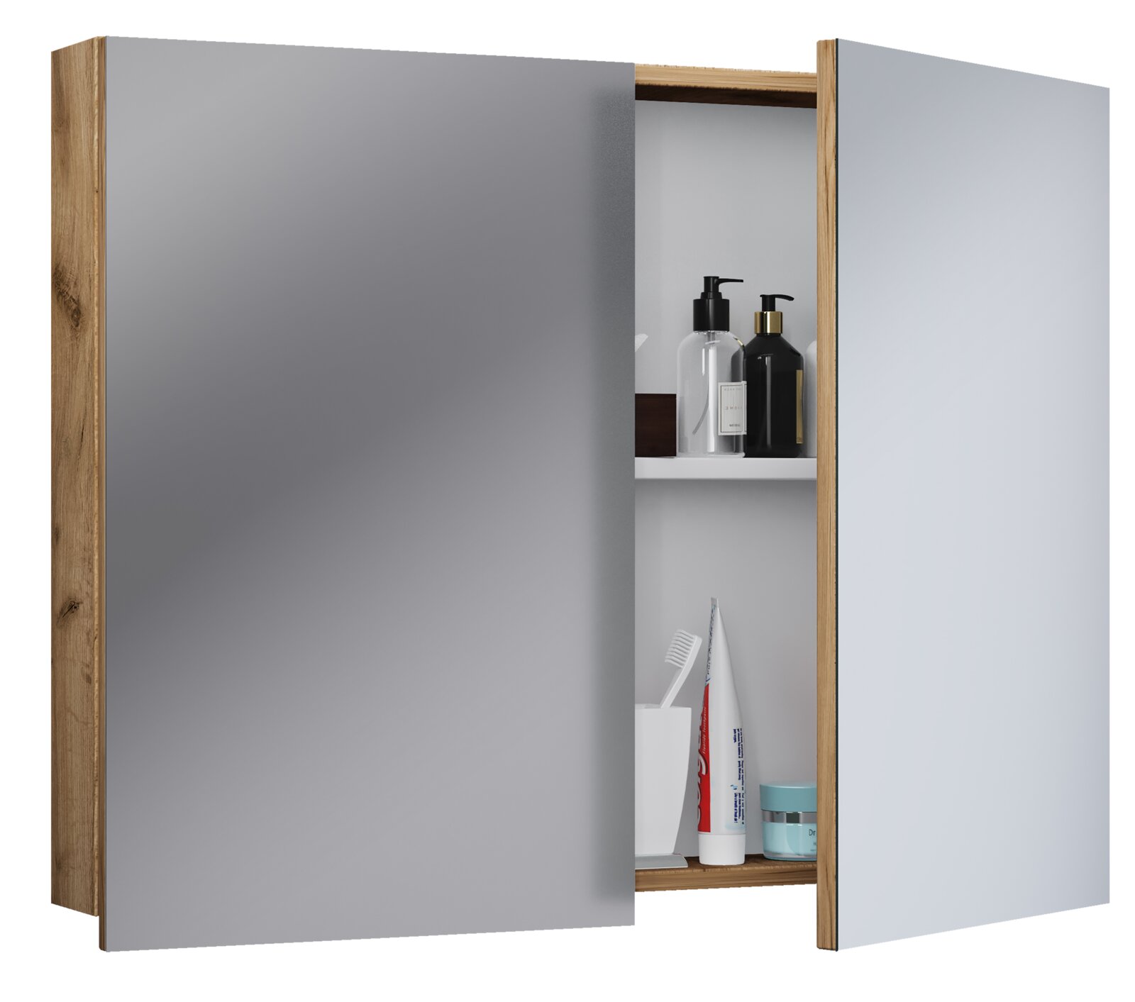 Offener Badezimmerschrank mit zwei verspiegelten Türen und Holzrahmen, Innenfächer mit Pflegeprodukten, schräg von vorn fotografiert