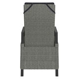 Rückansicht eines Gartensessels aus grauem Geflecht mit Armlehnen.