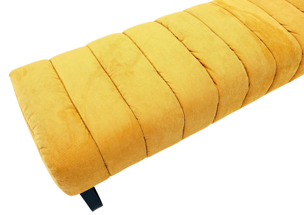 Gelbe 2,5er-Sitzbank mit gestepptem Design, seitliche Perspektive