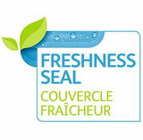 Logo mit der Aufschrift 'Freshness Seal' und 'Couvercle Fraîcheur', mit einem grünen Blatt und blauen Wassertropfen, frontal betrachtet.
