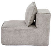 Seitenansicht eines grauen Zwischensessels ohne Armlehnen mit rechteckigem Sitz- und Rückenkissen.