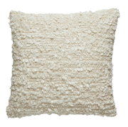 Quadratisches Kissen 45x45 cm aus cremefarbenem Bouclé-Stoff, frontal fotografiert.