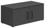 Schwarzer Aufsatzschrank mit zwei Türen und schwarzen Griffen, seitliche Perspektive