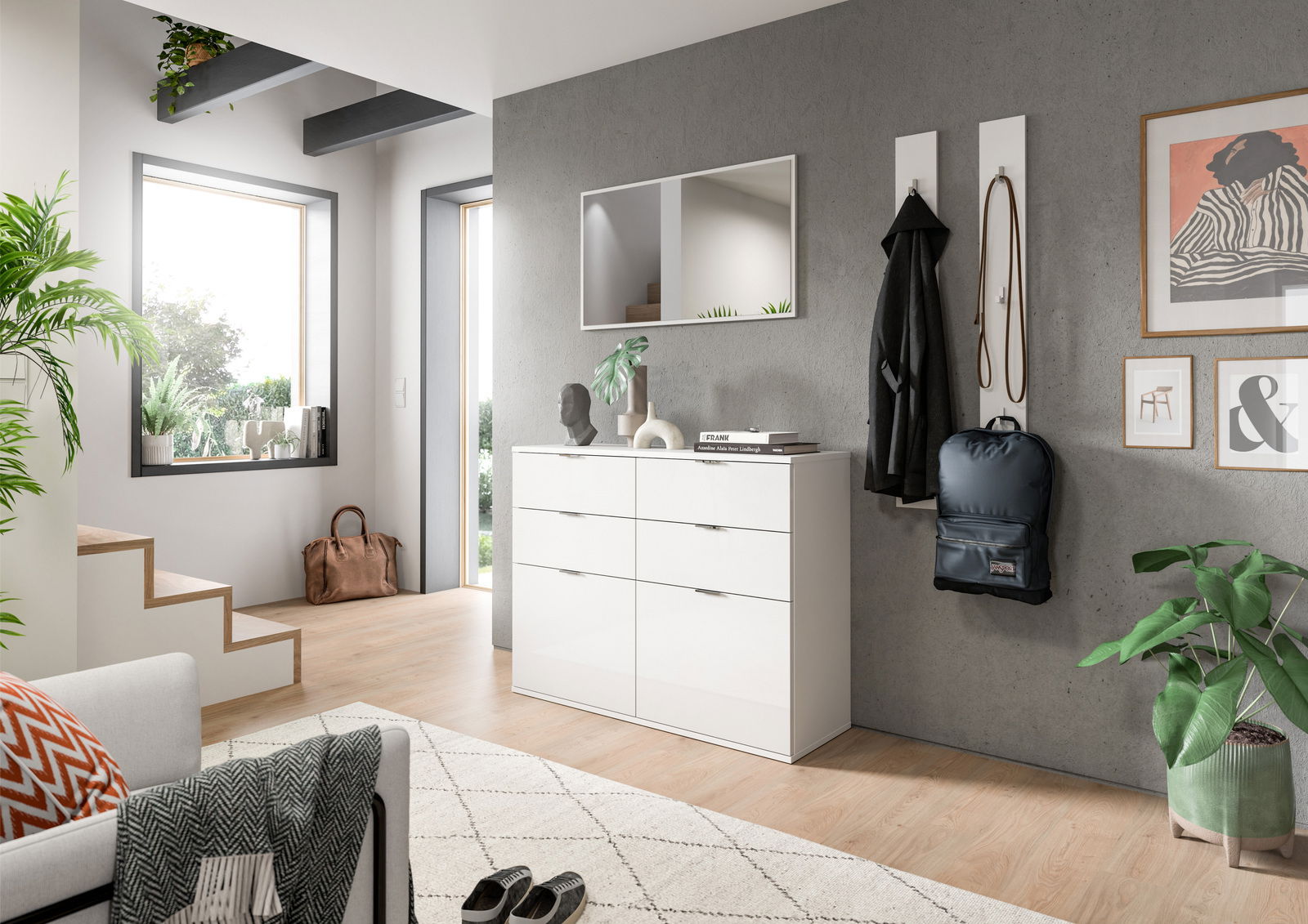 Moderne weiße Kommode mit sechs Schubladen in einem stilvoll eingerichteten Flur, seitliche Perspektive