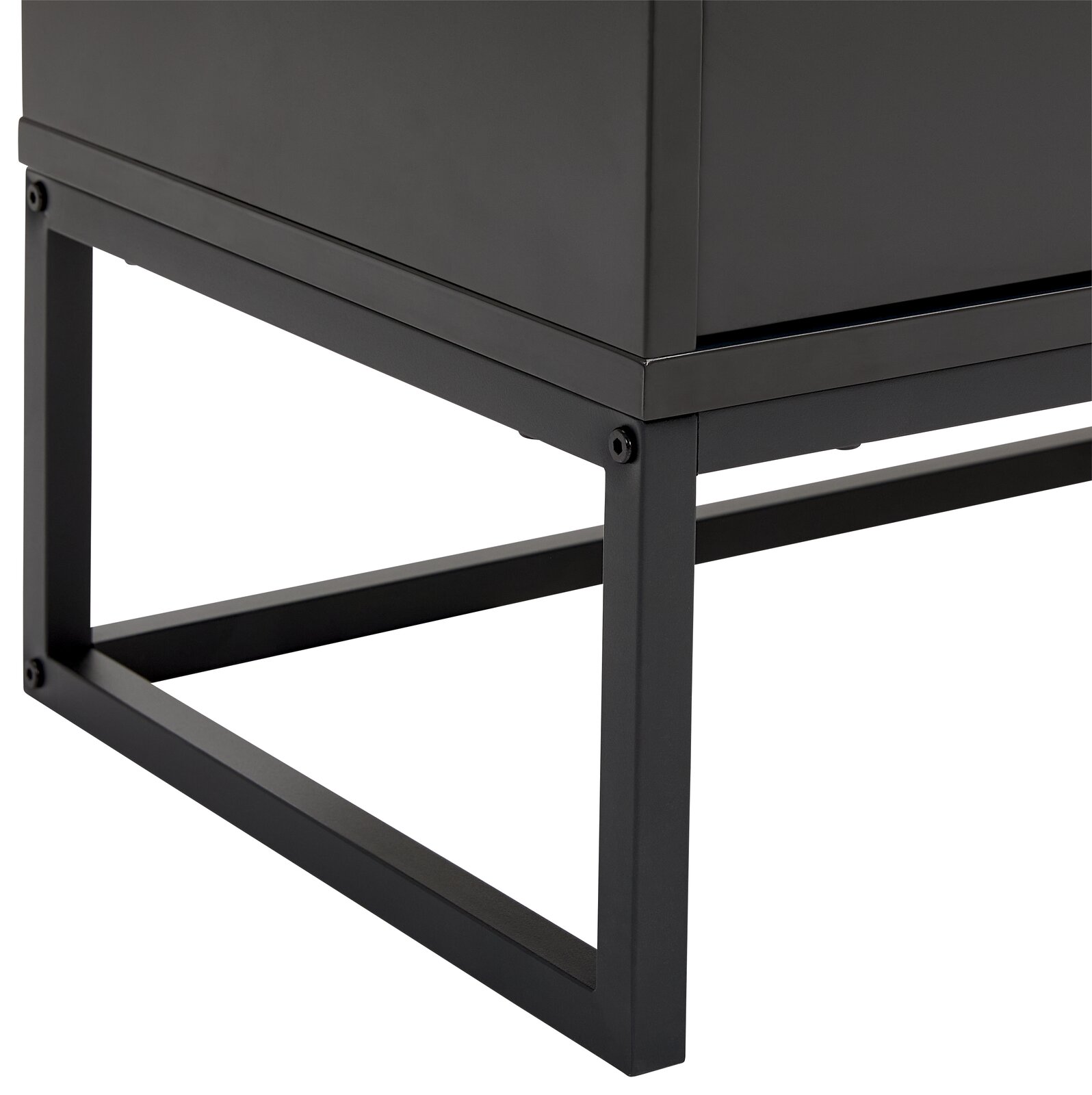 Nahaufnahme eines modernen XL-Sideboards mit schwarzem Metallgestell, seitliche Perspektive