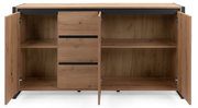 Frontale Ansicht eines modernen Sideboards aus Holz mit offenen Türen und Schubladen, die viel Stauraum bieten.