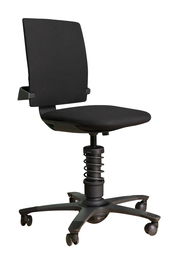 Schwarzer Drehstuhl mit ergonomischem Design, seitliche Perspektive