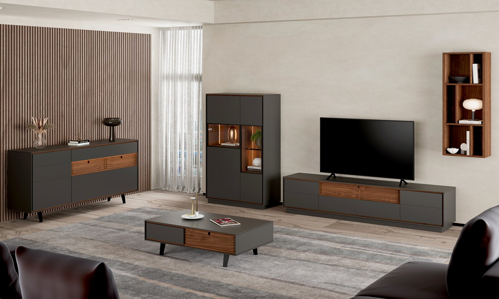Modernes Wohnzimmer-Set mit Sideboard, Vitrine, TV-Lowboard, Couchtisch und Wandregal in Anthrazit und Nussbaumoptik, gezeigt in frontaler Raumansicht mit leichter Perspektive von schräg vorn