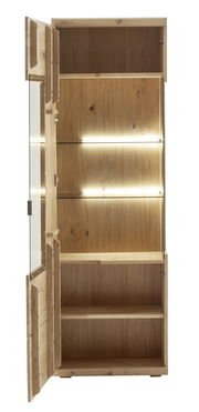 Geöffnete Vitrine aus Holz mit Glastür und integrierter Beleuchtung, frontal betrachtet.
