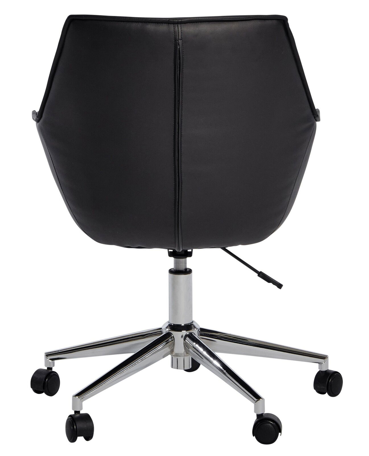 Rückansicht eines schwarzen Bürostuhls mit verchromtem Fußkreuz und Rollen