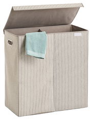 Wäschesammler mit Streifenmuster, geöffnet mit zwei Fächern, aus schräger Perspektive fotografiert, mit einem Handtuch an der Seite.