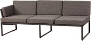 Graues 3-Sitzer-Loungesofa mit Stoffpolstern und schwarzem Metallgestell, schräg von vorne links fotografiert
