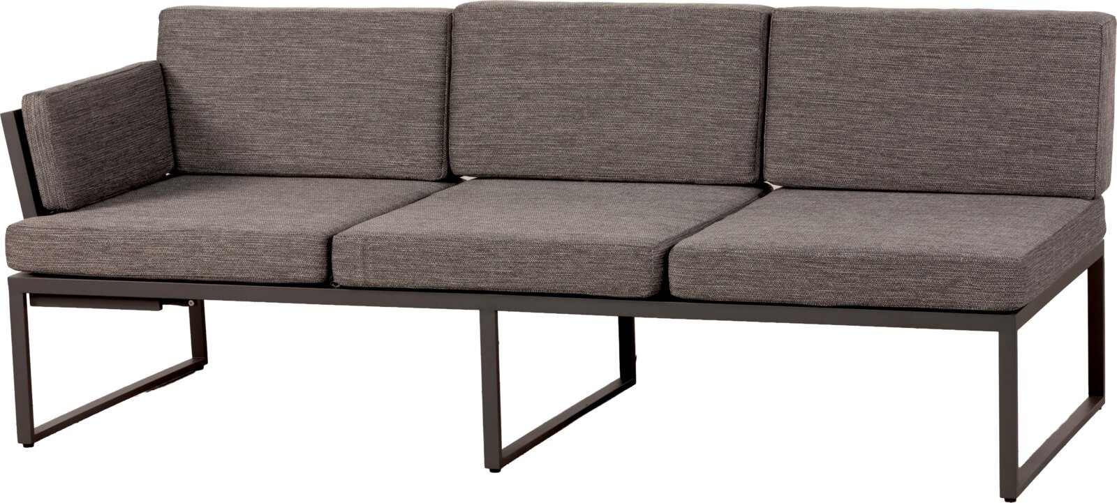 Graues 3-Sitzer-Loungesofa mit Stoffpolstern und schwarzem Metallgestell, schräg von vorne links fotografiert