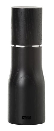 Schwarze Pfeffer- oder Salzmühle Levo aus Holz, frontal abgebildet.
