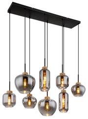 Moderne Hängeleuchte mit sieben rauchgrauen Glaskugeln, die von einer schwarzen Deckenplatte hängen. Seitliche Perspektive.