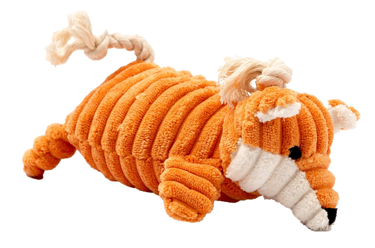 Plüschiges, orangefarbenes Tierspielzeug in Form eines Fuchses, seitliche Perspektive