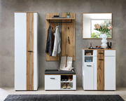 Garderoben-Set in moderner Holz- und Weißoptik, bestehend aus einem hohen Schrank, einer Garderobenbank mit Stauraum, einem Spiegel und einem Schuhschrank, frontal fotografiert.
