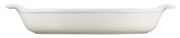 Seitliche Ansicht einer ovalen, weißen Auflaufform mit Griffen.