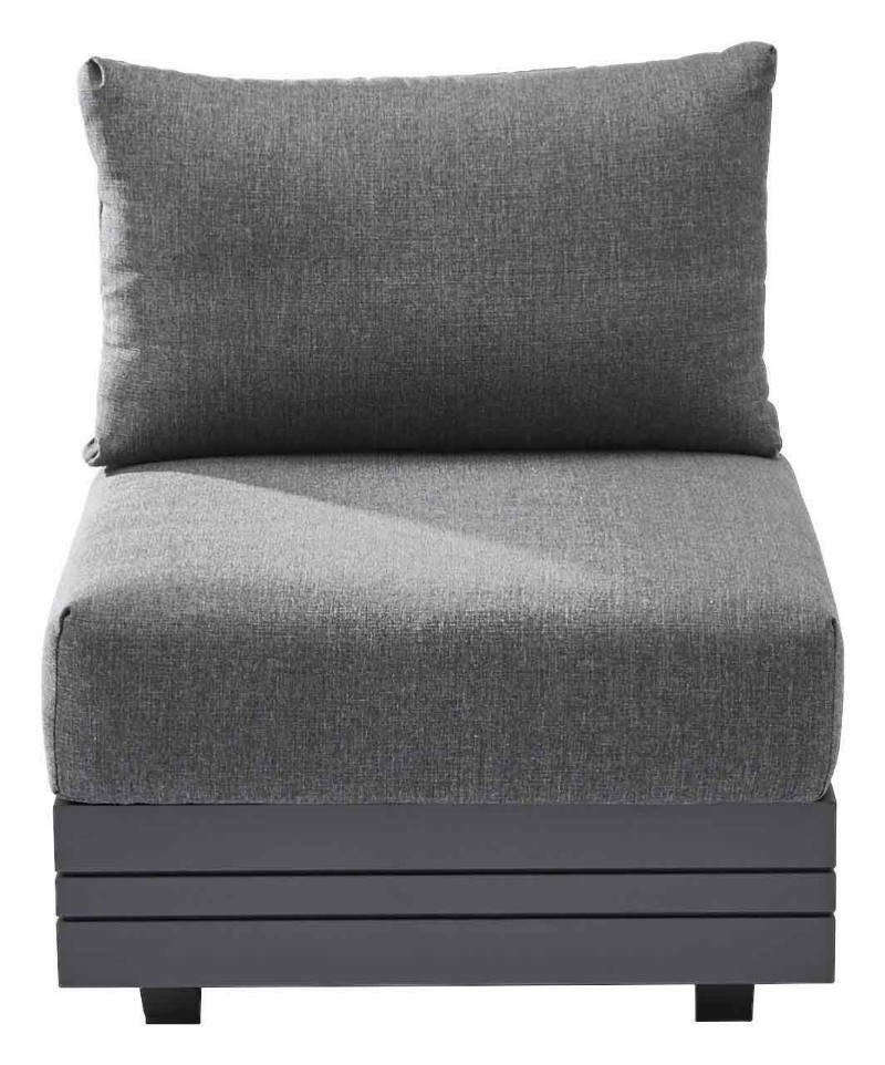 Grauer Loungesessel mit Kissen, Vorderansicht