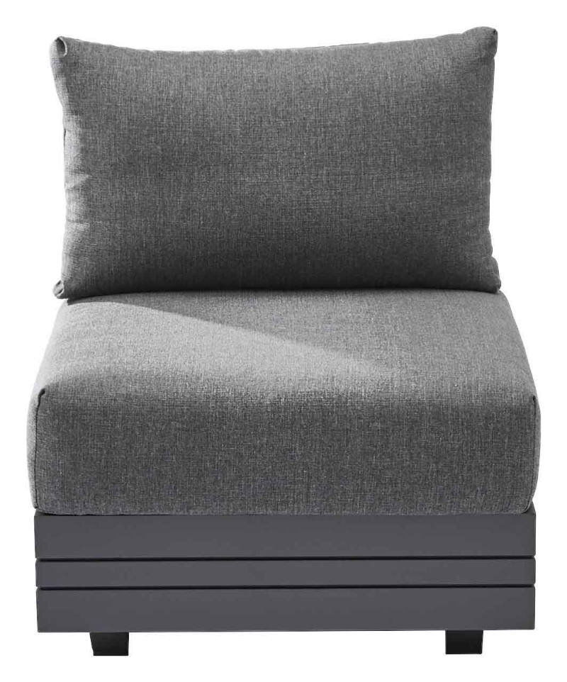 Grauer Loungesessel mit Kissen, Vorderansicht