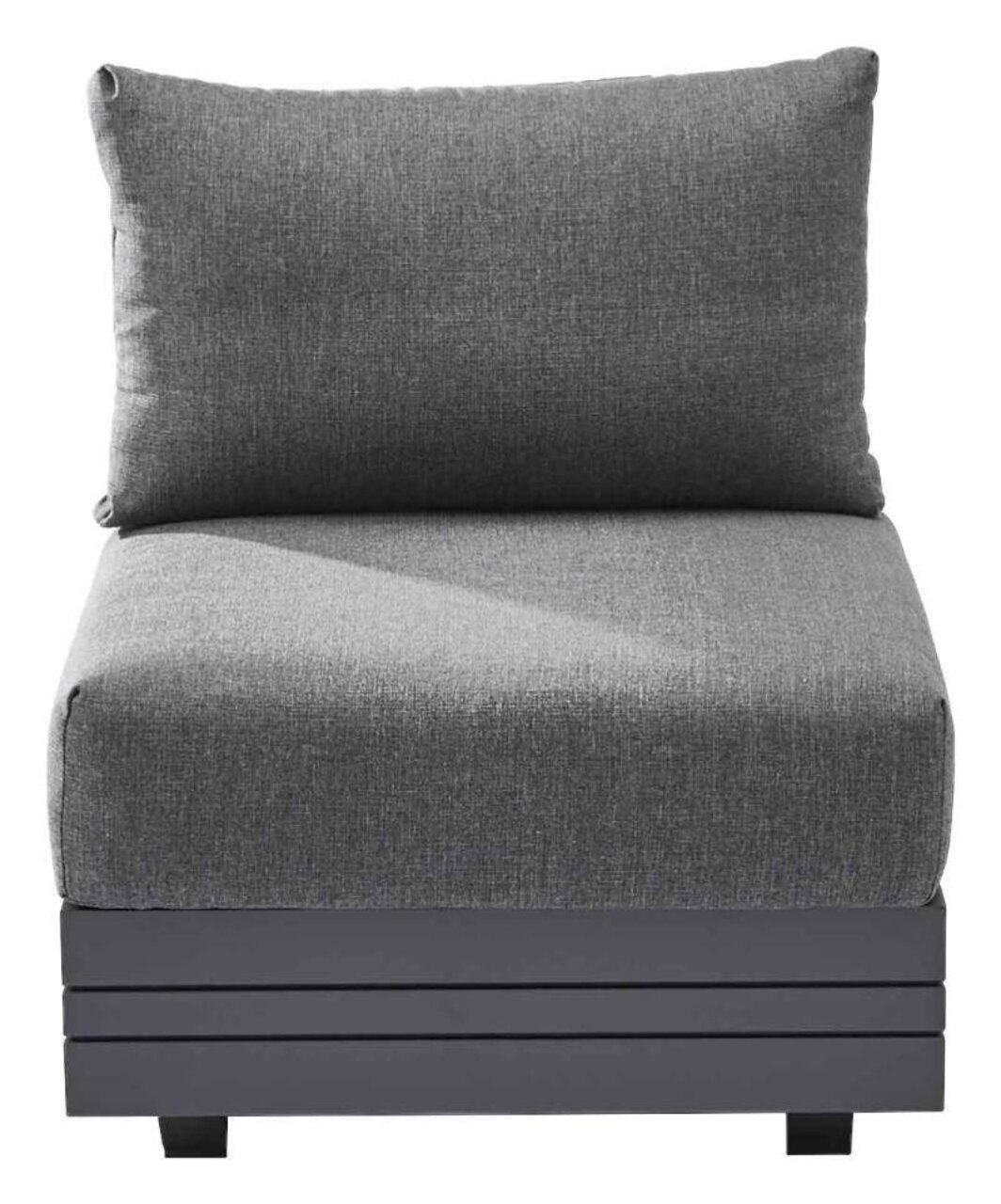 Grauer Loungesessel mit Kissen, Vorderansicht
