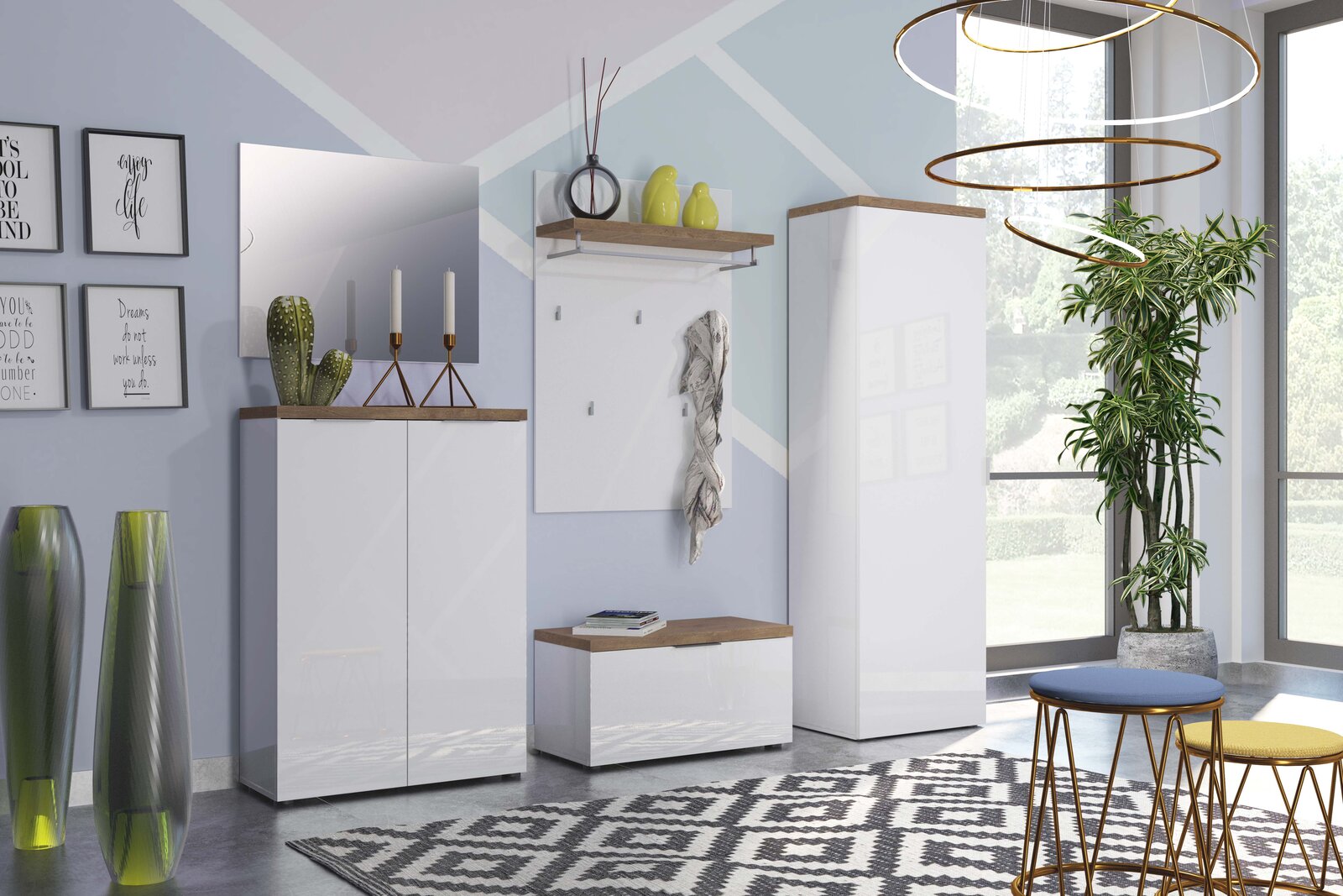 Moderne Garderobeneinrichtung mit weißem Hochglanz-Schuhschrank, Spiegel, Garderobenpaneel und Bank in einem hellen Raum mit großen Fenstern, von vorne betrachtet.