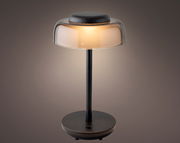 LED Tischleuchte mit modernem Design, seitliche Perspektive