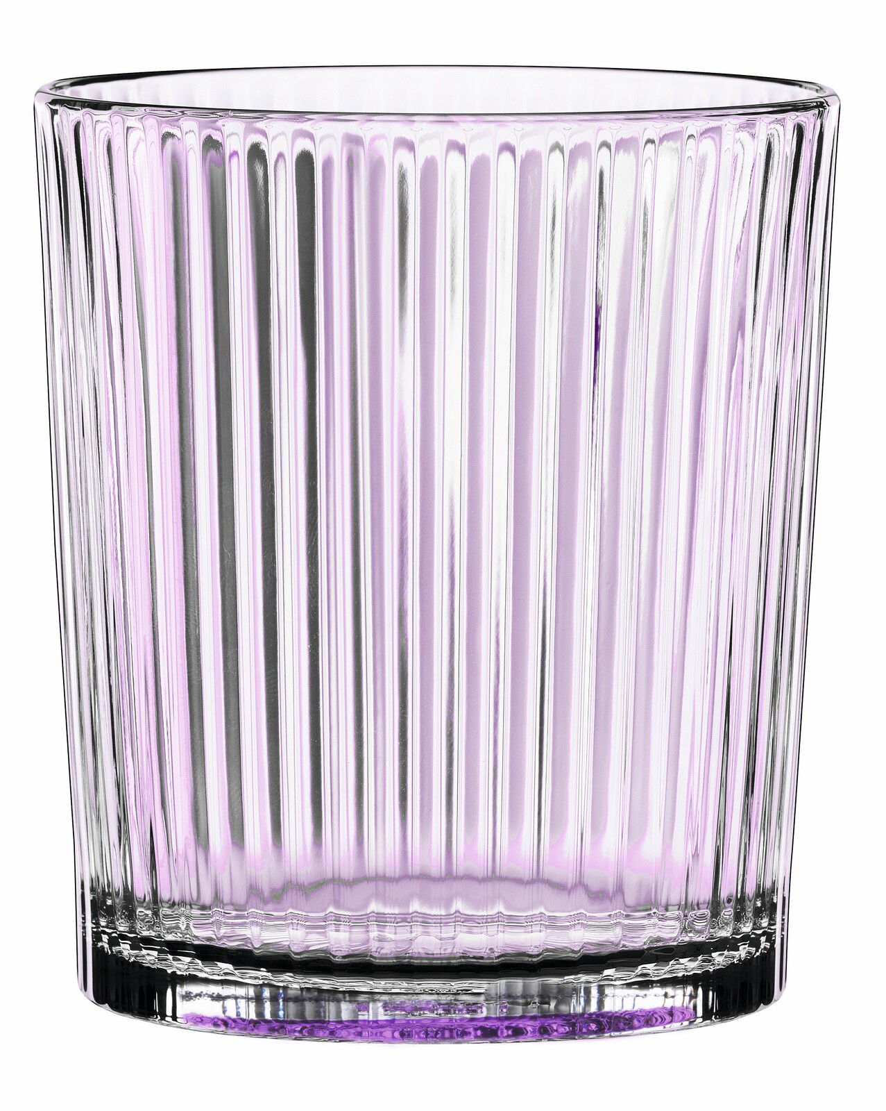 Ein transparentes Glas mit vertikalen Rillen und einem leichten lila Schimmer, frontal fotografiert.