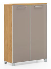 Hoch-Schuhkommode aus Holz mit zwei Türen in moderner Frontansicht