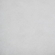 Nahaufnahme der Textur eines hellgrauen Stoffes, möglicherweise Sitzfläche des Stuhls CLEMENS.