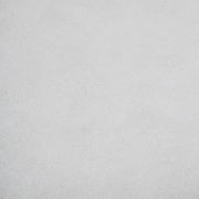 Nahaufnahme der Textur eines hellgrauen Stoffes, möglicherweise Sitzfläche des Stuhls CLEMENS.