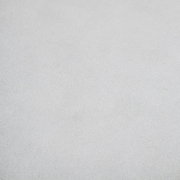 Nahaufnahme der Textur eines hellgrauen Stoffes, möglicherweise Sitzfläche des Stuhls CLEMENS.