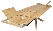 Esstisch aus Holz mit ausziehbarer Funktion, Perspektive von schräg oben