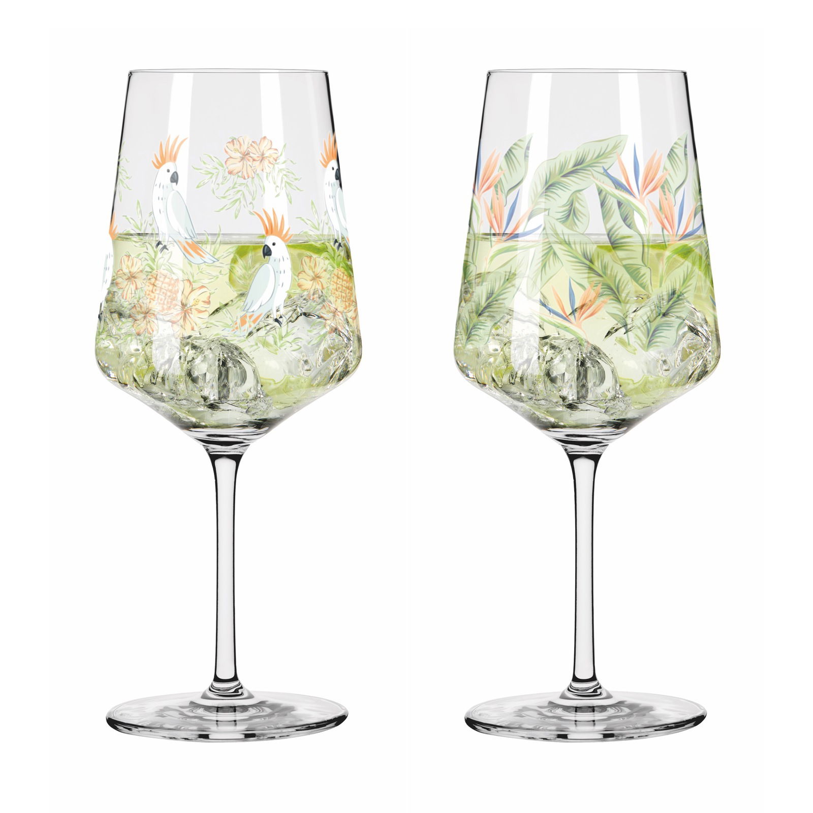 Zwei elegante Weingläser mit tropischem Design, verziert mit Papageien und exotischen Pflanzen, frontal abgebildet.