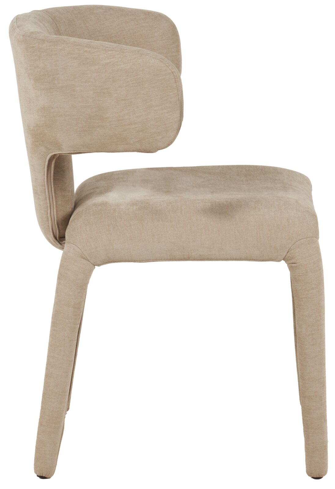 Karé Stoel TOBI Beige, gestoffeerde stoel met hoge rugleuning en slanke, met stof beklede poten, zijaanzicht (links) tegen een witte achtergrond