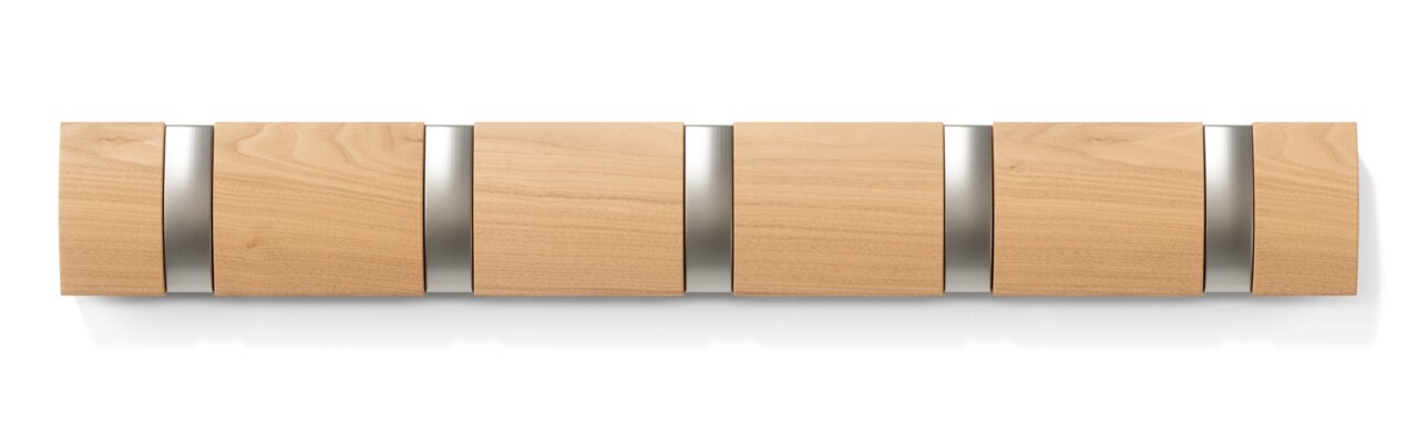 Moderne Wandgarderobe aus Holz und Metall, frontal betrachtet