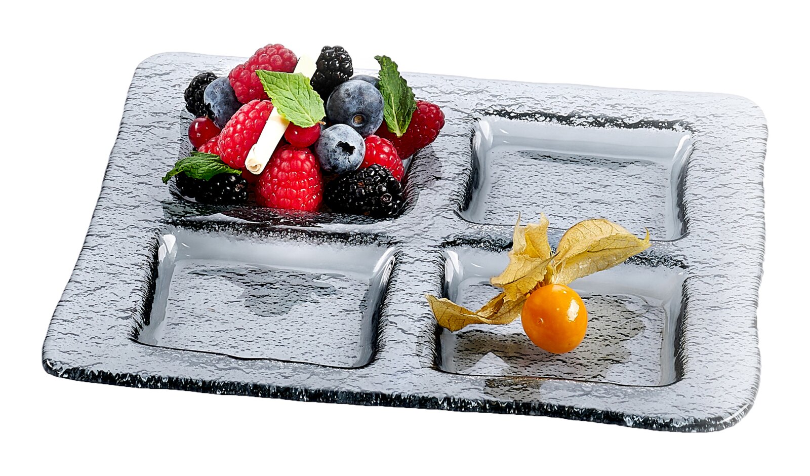 Ritzenhoff & Breker Servierschale NOX Rechteckige Servierschale aus Glas mit vier Fächern, gefüllt mit frischen Beeren und Physalis, aus der Vogelperspektive.