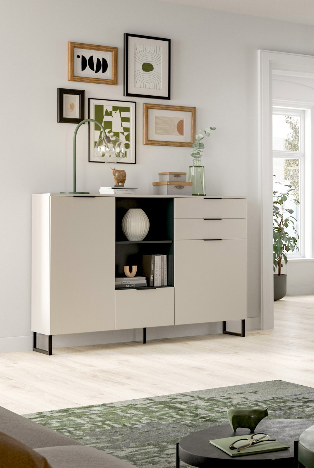 MID.YOU Highboard NOIDA Modernes Sideboard in Cremeweiß mit schwarzen Metallfüßen, mittigem offenem Regal und drei Schubladen rechts, in einem hellen Wohnzimmer dekoriert; Perspektive: frontale Ansicht leicht von links