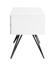 Moderner weißer Schreibtisch mit schwarzen Metallbeinen, Frontalansicht