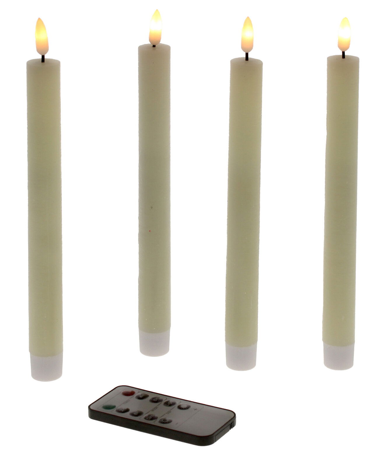 Vier cremefarbene LED-Stabkerzen mit flackernder Flamme und Fernbedienung, frontal betrachtet.