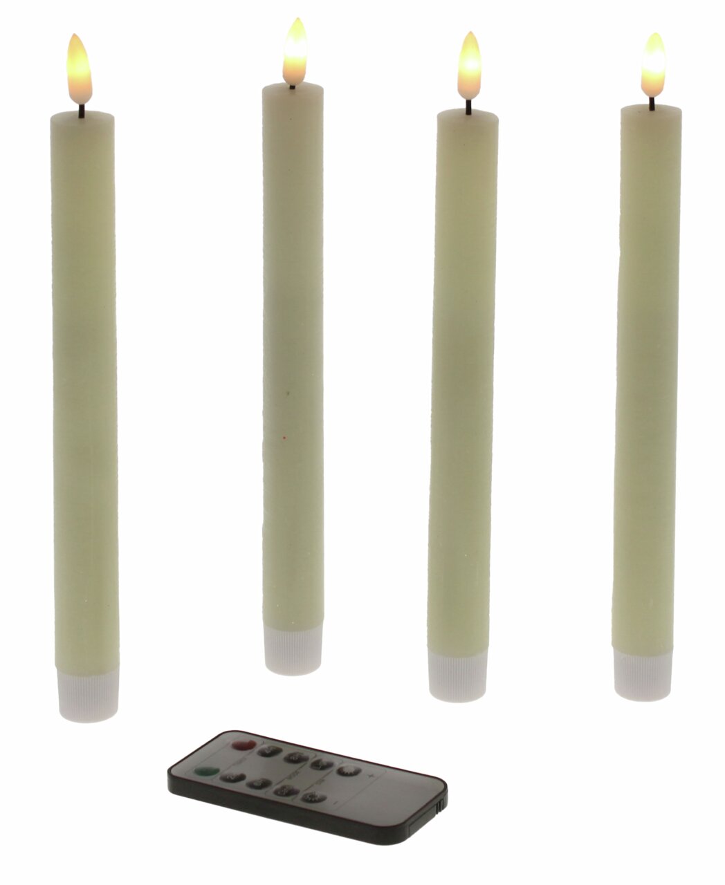 Vier cremefarbene LED-Stabkerzen mit flackernder Flamme und Fernbedienung, frontal betrachtet.